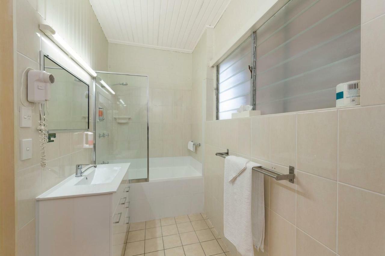 Bundaberg Coral Villa Motor Inn Exterior photo